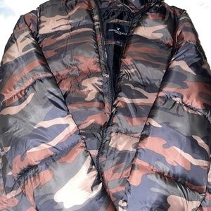 Camouflage American eagle puffer coat